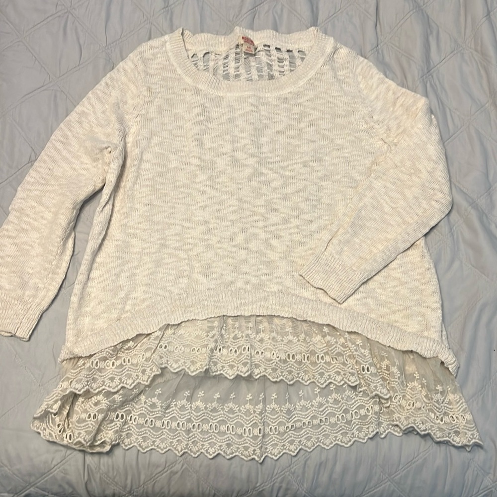 White Lace Hem 3/4 sleeve Sweater